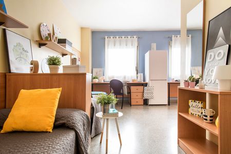 https://d3kq33r9tyqtji.cloudfront.net/LpIgjBy54Gic6Jlpt9wh-habitacion-doble-resa-granada-1024x683.jpg
