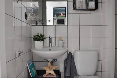 https://d3kq33r9tyqtji.cloudfront.net/Syci4KckiGGrfBpGDkObWhabitaciones-banyo-resa-madrid-1024x681.jpeg