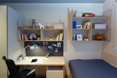 https://d3kq33r9tyqtji.cloudfront.net/clhj1zd4500n4n92zp6yi9vqk_1683804949650_LIV-STUDENT-GRANADA-052.JPG