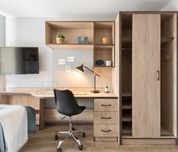 https://d3kq33r9tyqtji.cloudfront.net/vsZBD7WbPuer4DcmNQTrOnodis-sevilla-studio-bronze-1.jpeg